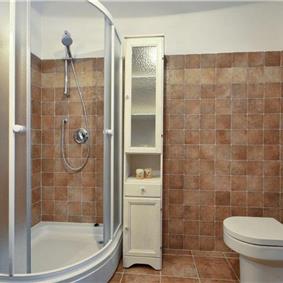 4 bedroom villa with pool near Svetvinčenat, Istria, sleeps 10